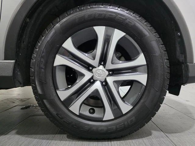 Used 2017 Silver Toyota LE image 25