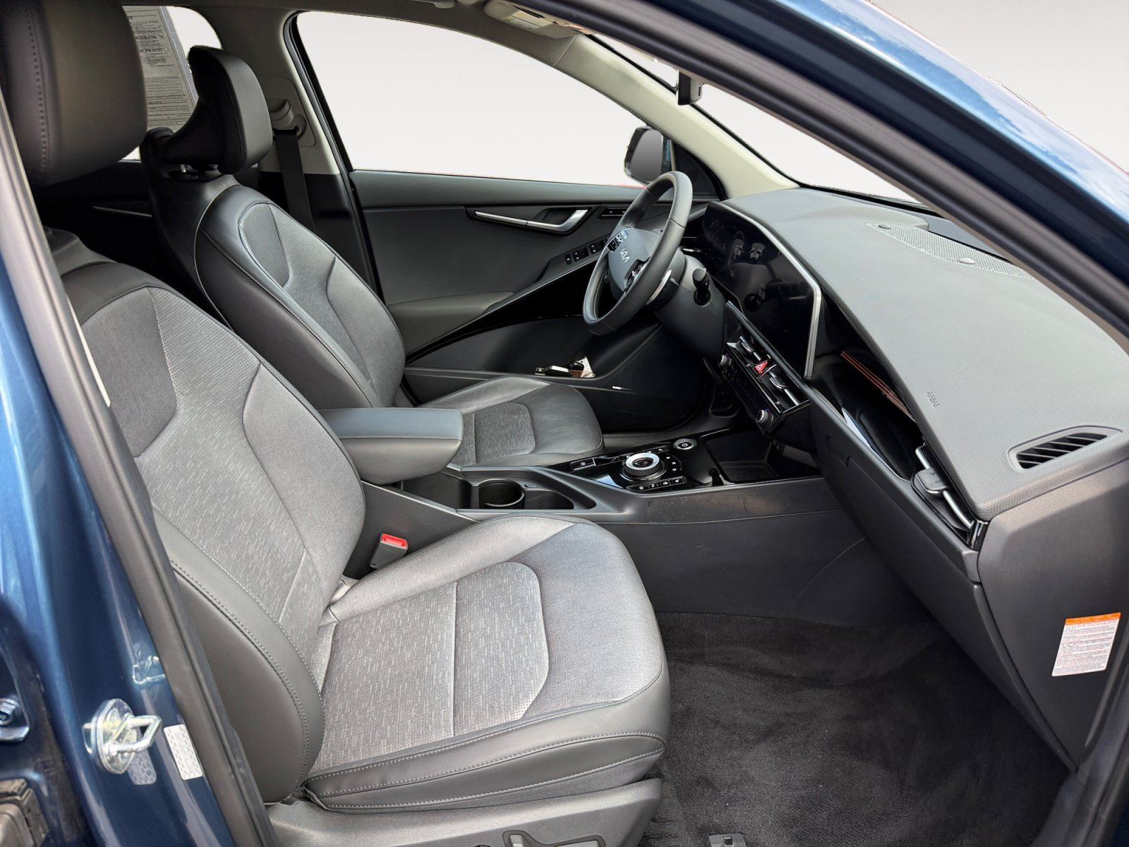 Certified Used 2023 Mineral Blue Kia Wave image 19