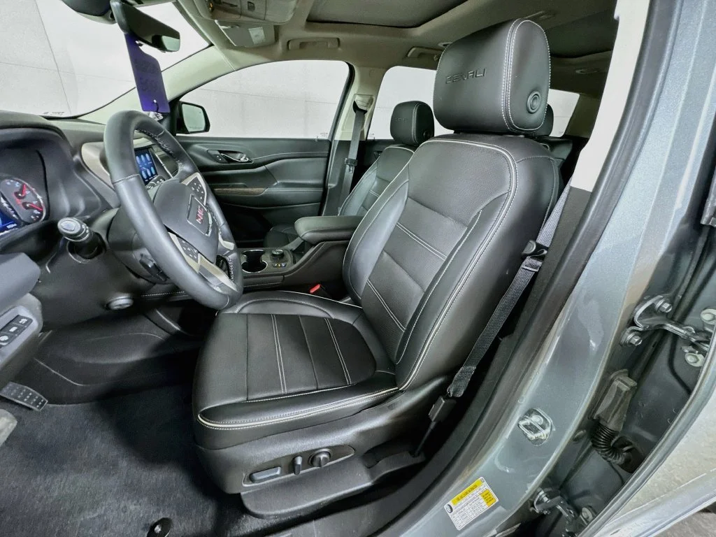 Used 2023 Silver GMC Denali image 25