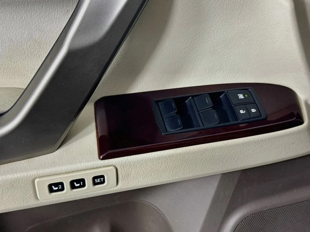 Used 2016 Black Onyx Lexus 460 image 23