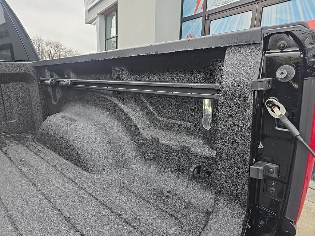 New 2026 Diamond Black Crystal Pearl-Coat Exterior Paint RAM Big Horn/Lone Star image 28