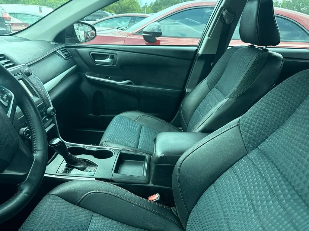 Used 2015 Gray Toyota SE image 3