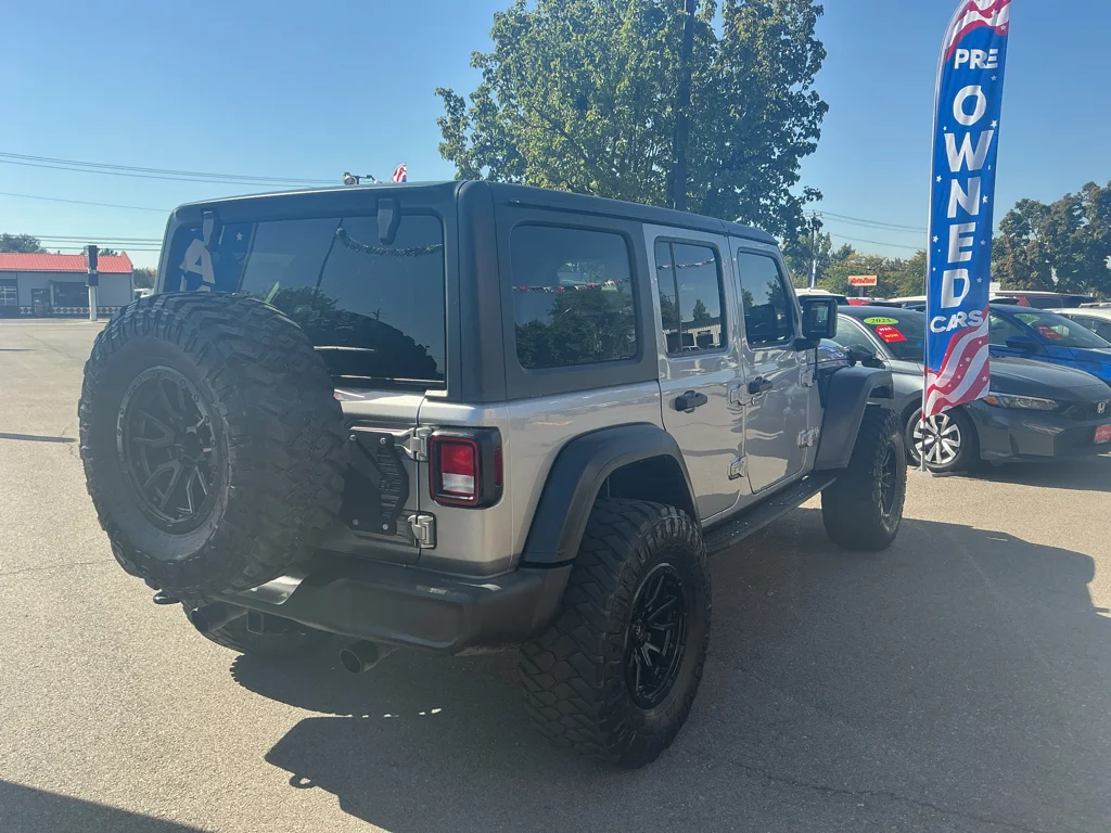 Used 2019 Billet Silver Metallic Clearcoat Jeep Sport S image 5
