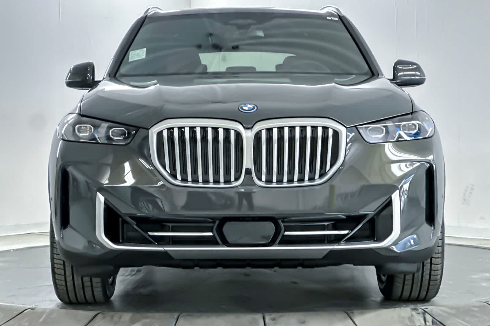 New 2026 Dravit Grey Metallic BMW xDrive50e image 10