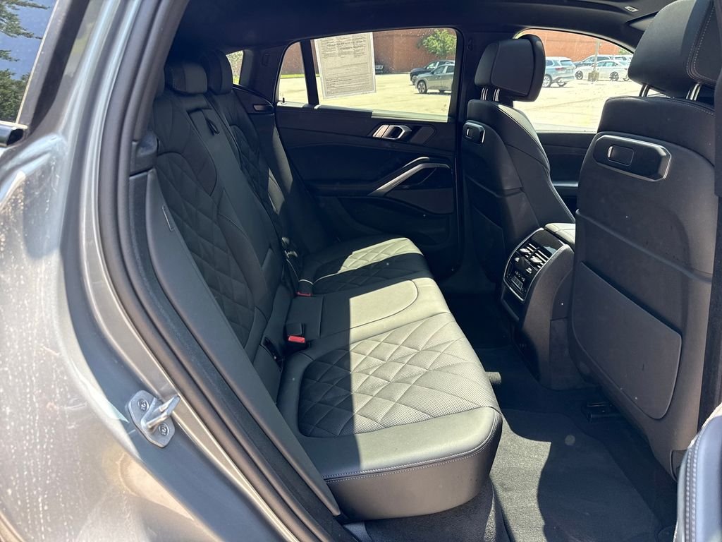 Used 2026 Gray BMW xDrive40i image 31