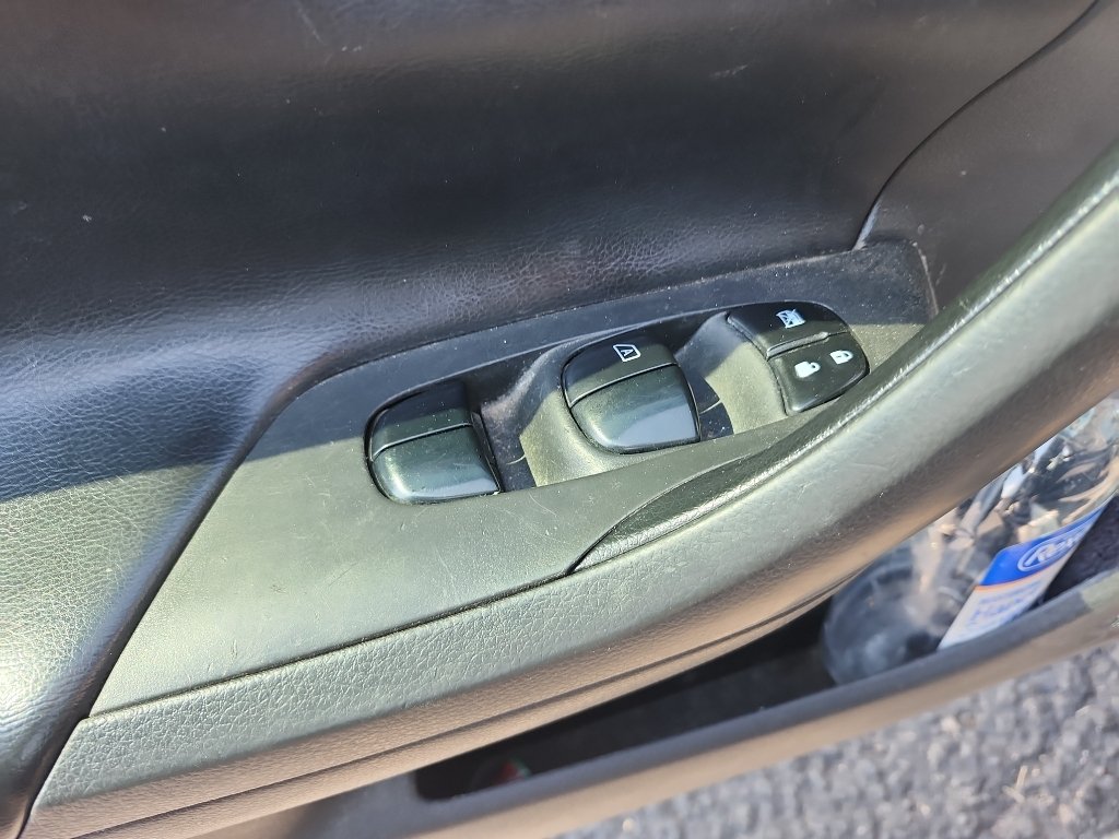 Used 2015 Super Black Nissan 2.5 S image 18