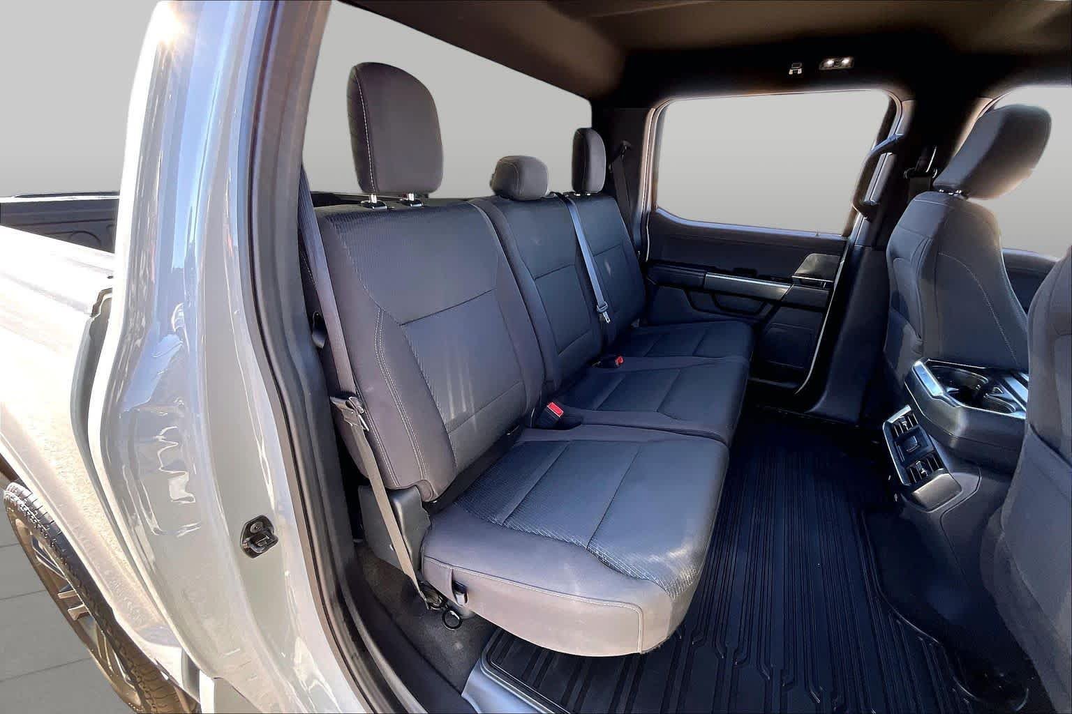 Used 2023 Avalanche Gray Ford XLT image 19