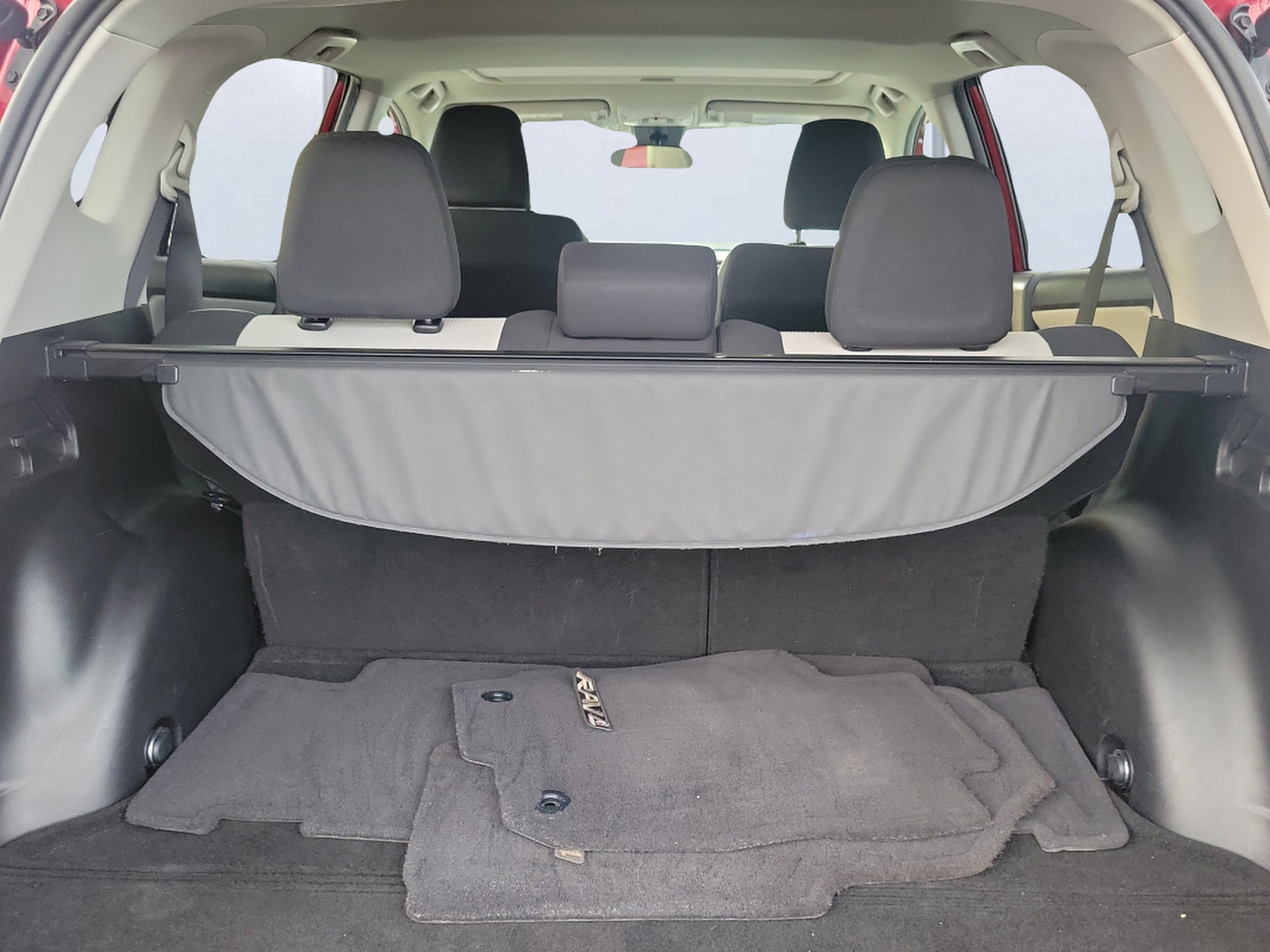 Used 2018 Pearl Toyota XLE image 7