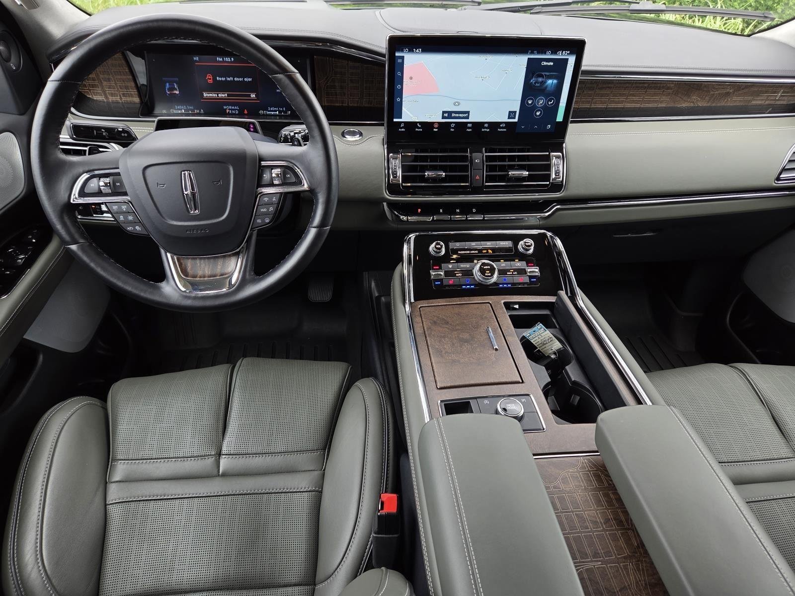 Used 2023 Manhattan Green Metallic Premium Colorant Lincoln Black Label image 16
