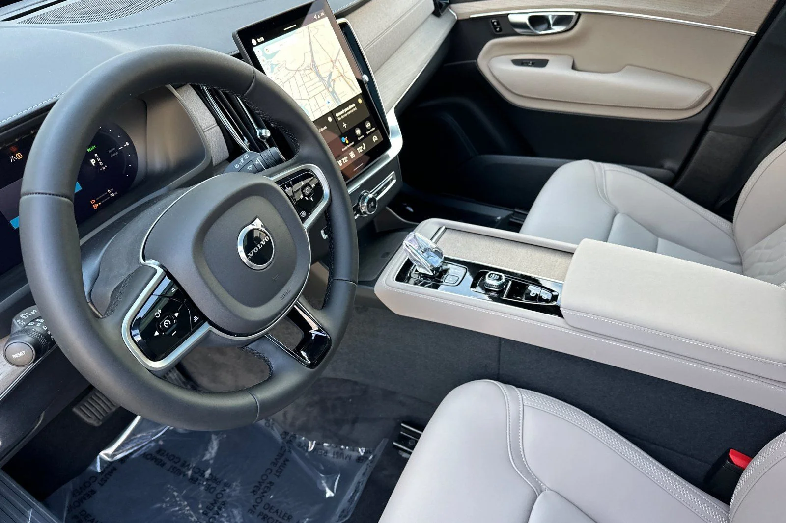 New 2026 Vapour Grey Volvo T8 Plus 7-Seater image 13