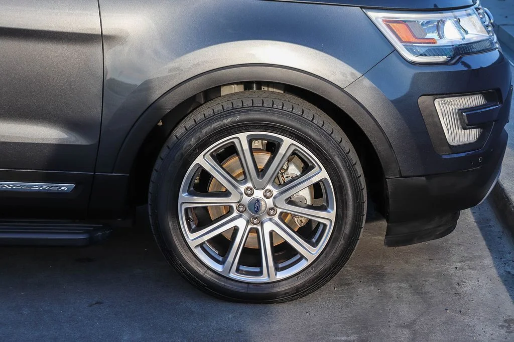 Used 2017 Gray Ford Limited image 11