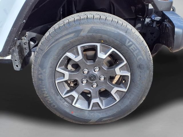 Used 2024 White Jeep Sahara image 10