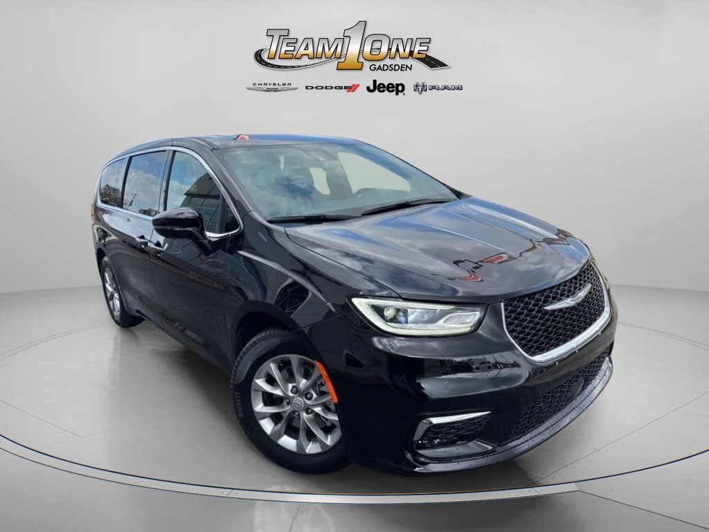 2026 Chrysler Pacifica Limited's photo