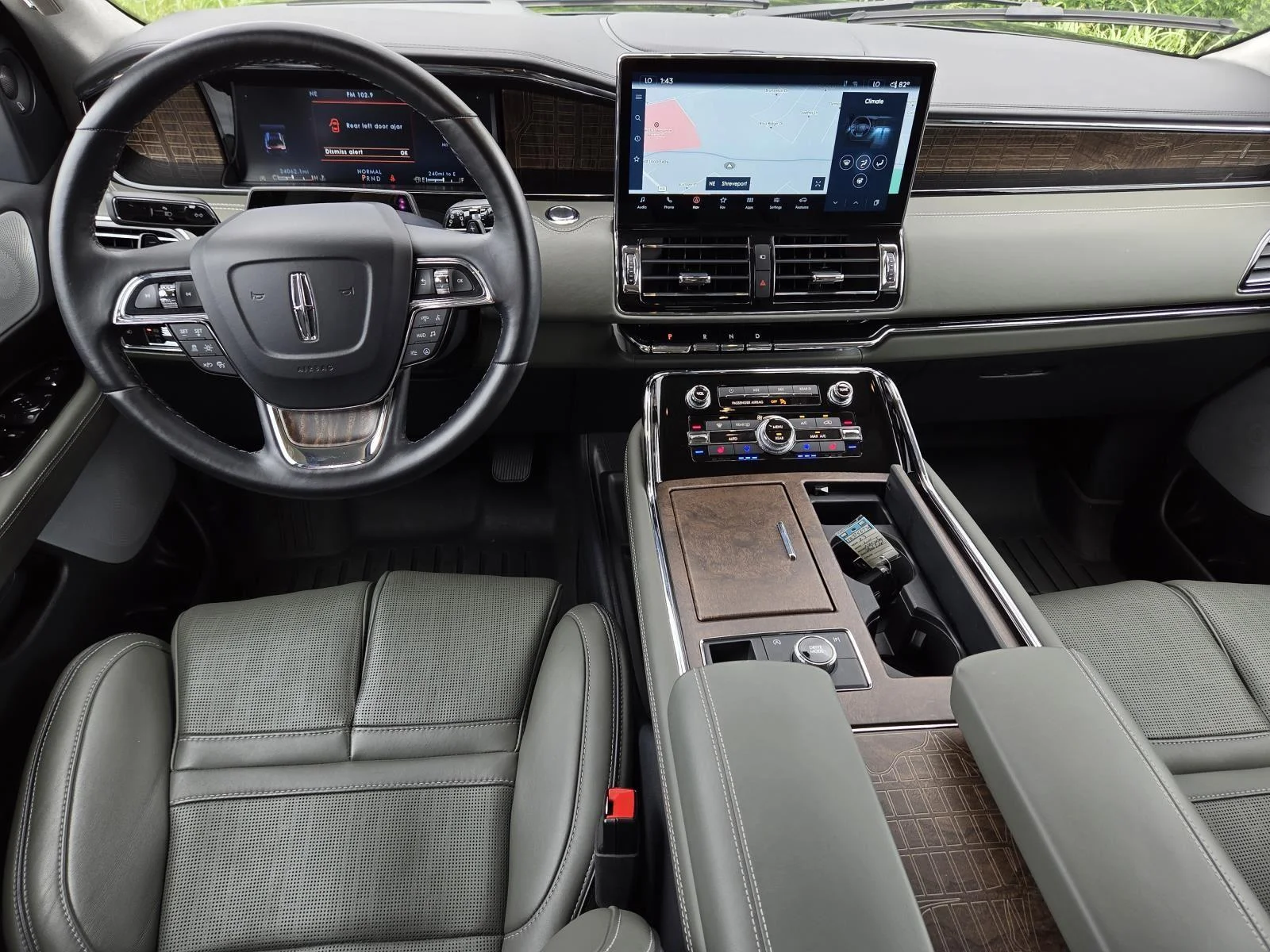 Used 2023 Manhattan Green Metallic Premium Colorant Lincoln Black Label image 16