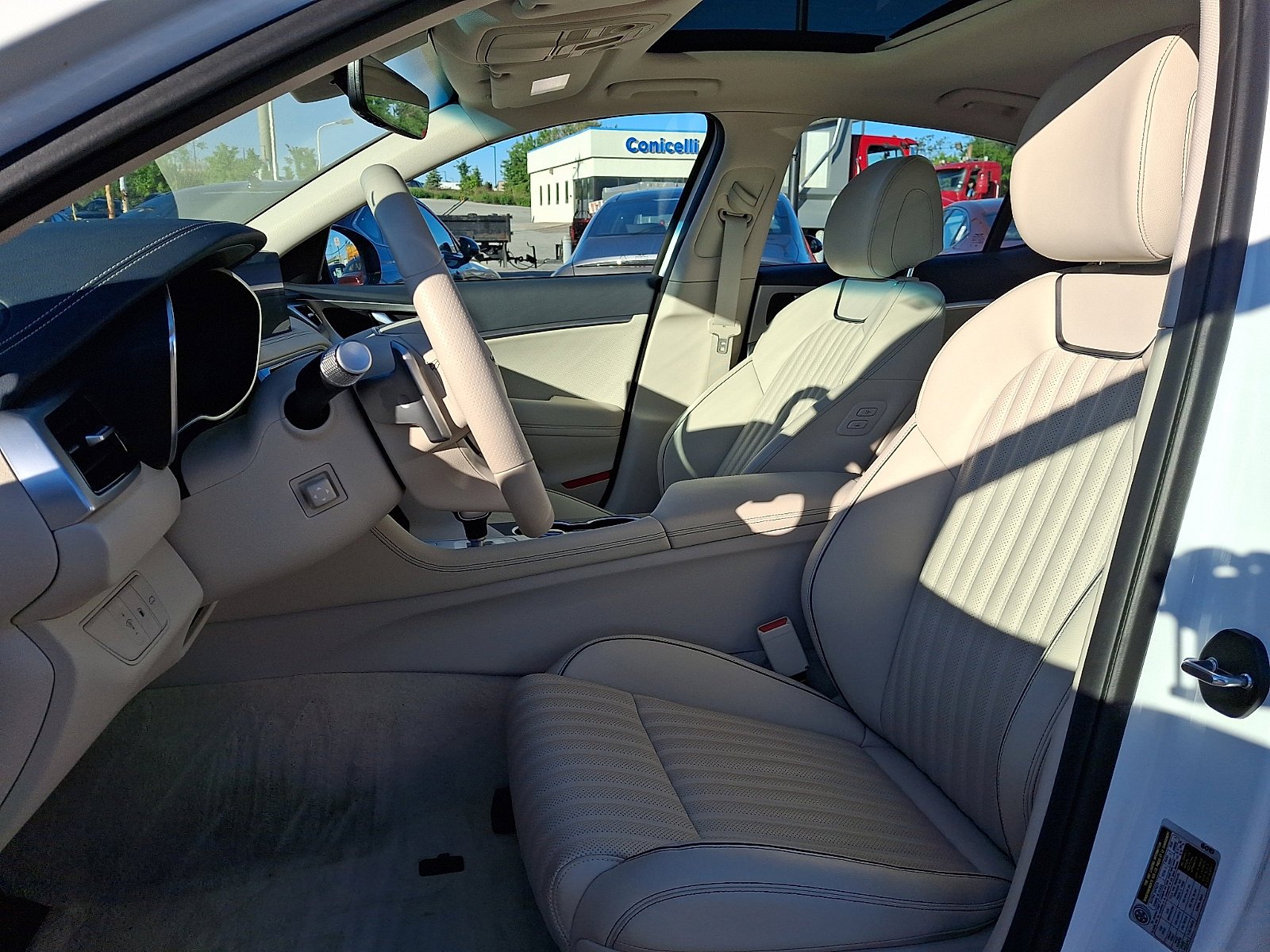 Certified Used 2026 Uyuni White Genesis 2.5T Prestige image 13