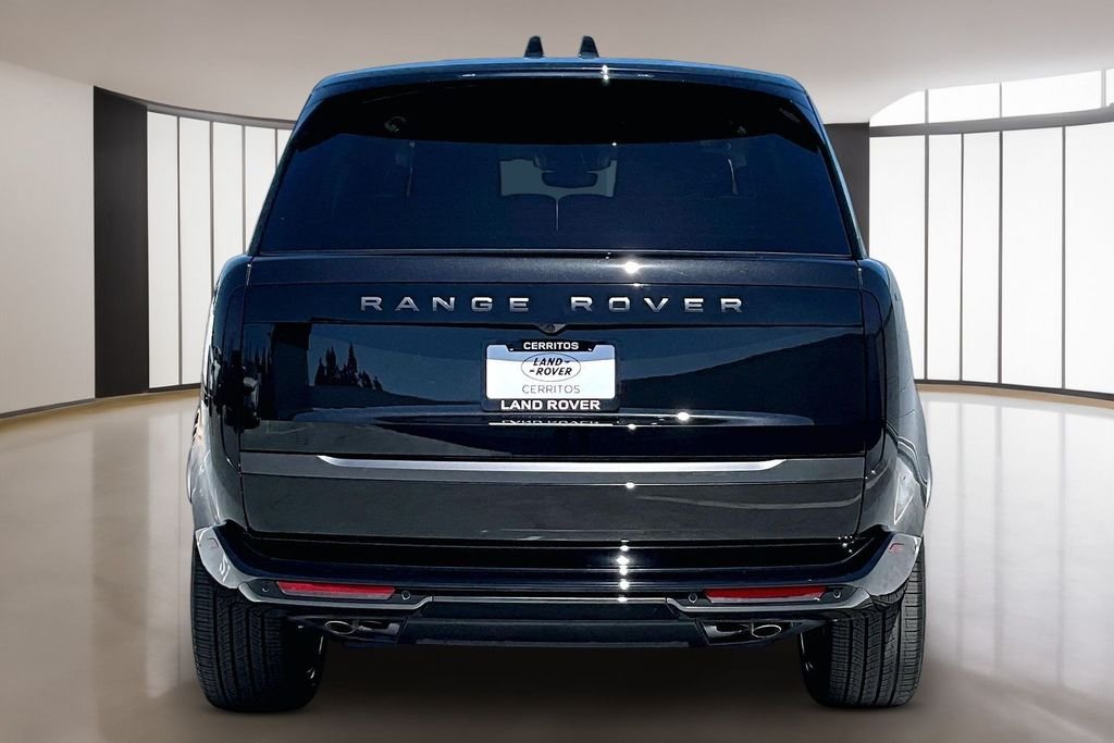New 2026 SANTORINI BLACK Land Rover SE LWB 7-Seats / V8 image 4