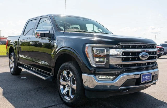 Used 2023  Ford Lariat image 4