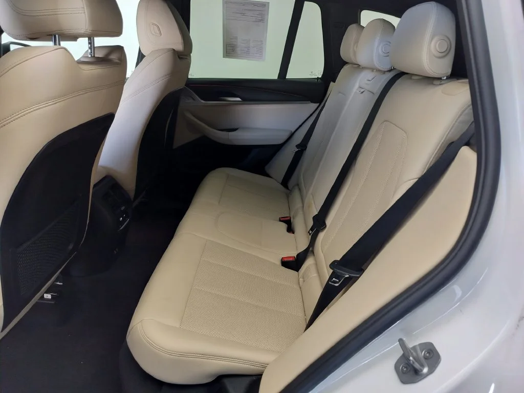 Used 2024 White BMW sDrive30i image 19