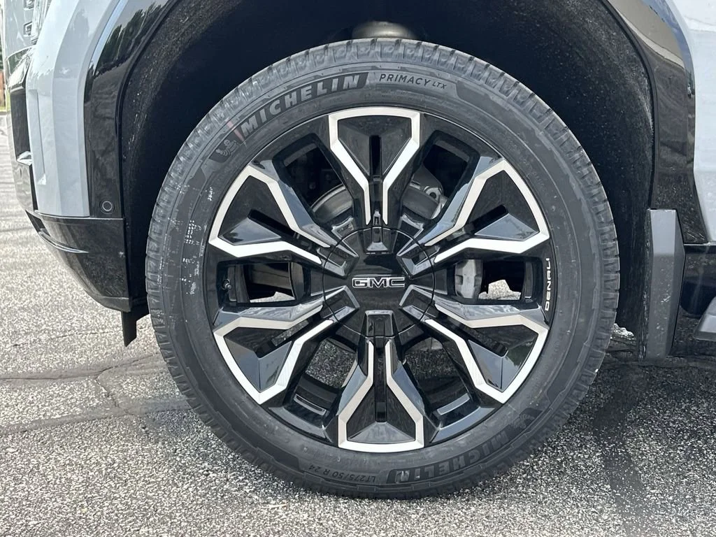 2025 GMC Sierra EV Denali - Photo 10