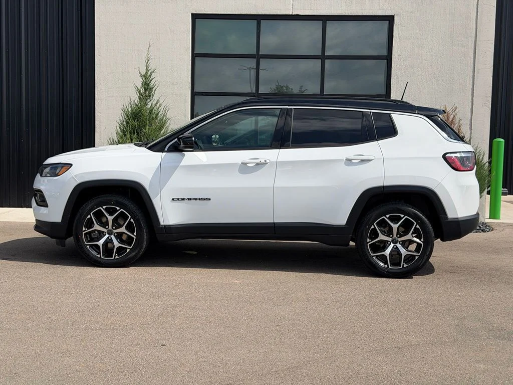 Used 2025 White Jeep Limited image 2