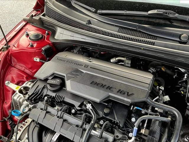 Used 2025 Red Hyundai SEL Convenience image 31