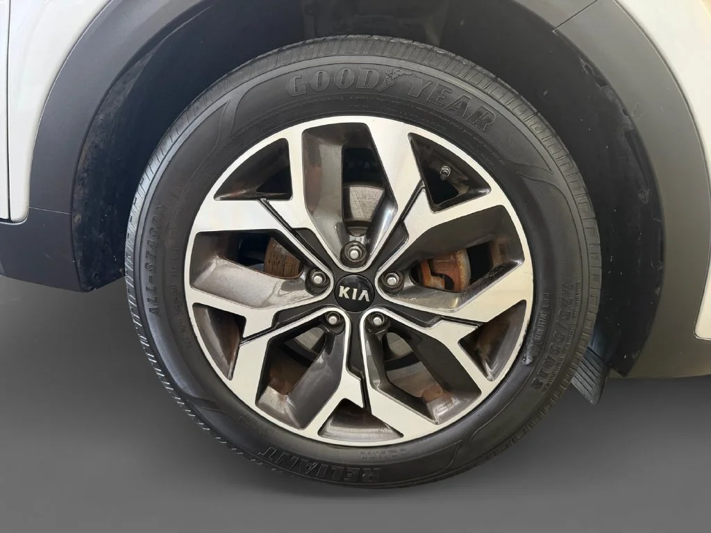 Used 2022 Silver Kia EX image 9