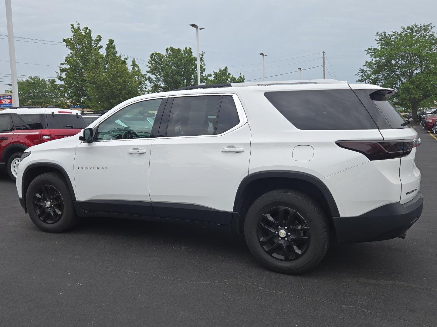 Used 2018 Summit White Chevrolet LT Cloth image 3