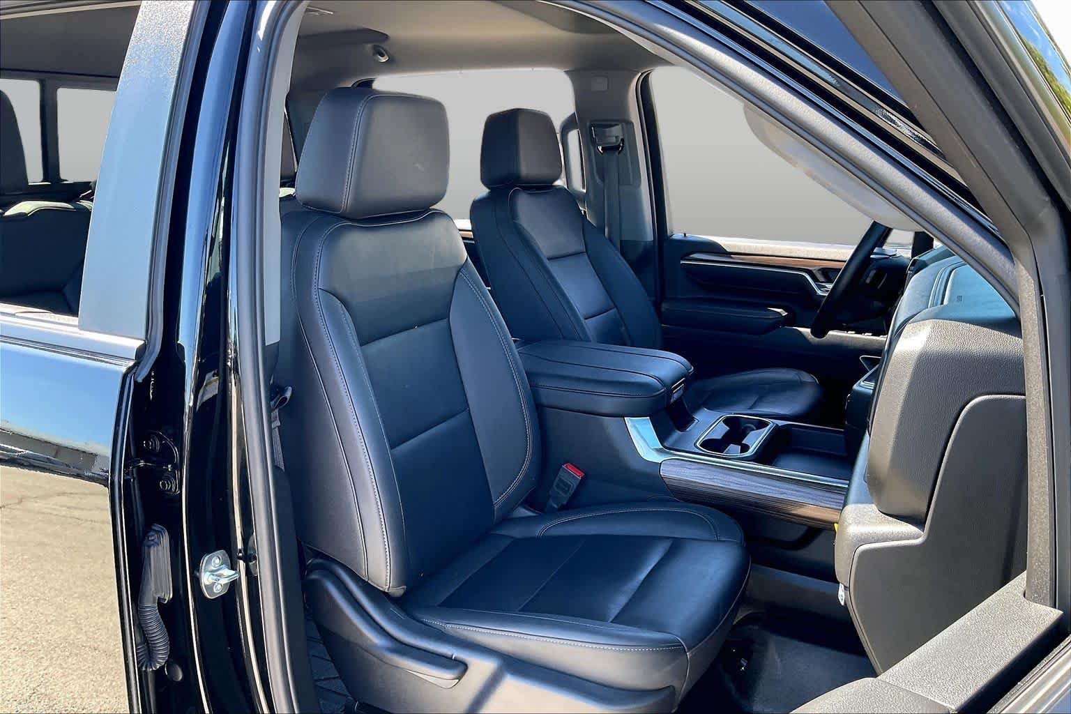 Used 2025 Black Chevrolet LT image 9