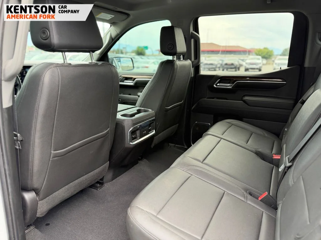 Used 2024 White GMC Elevation image 27