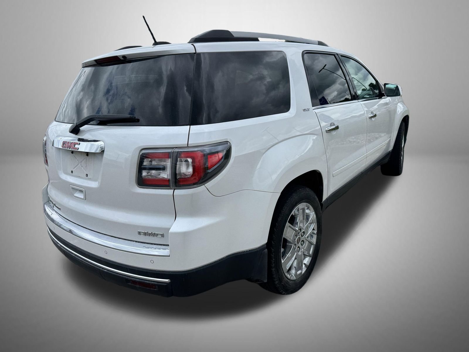 Used 2017 White GMC Limited image 3