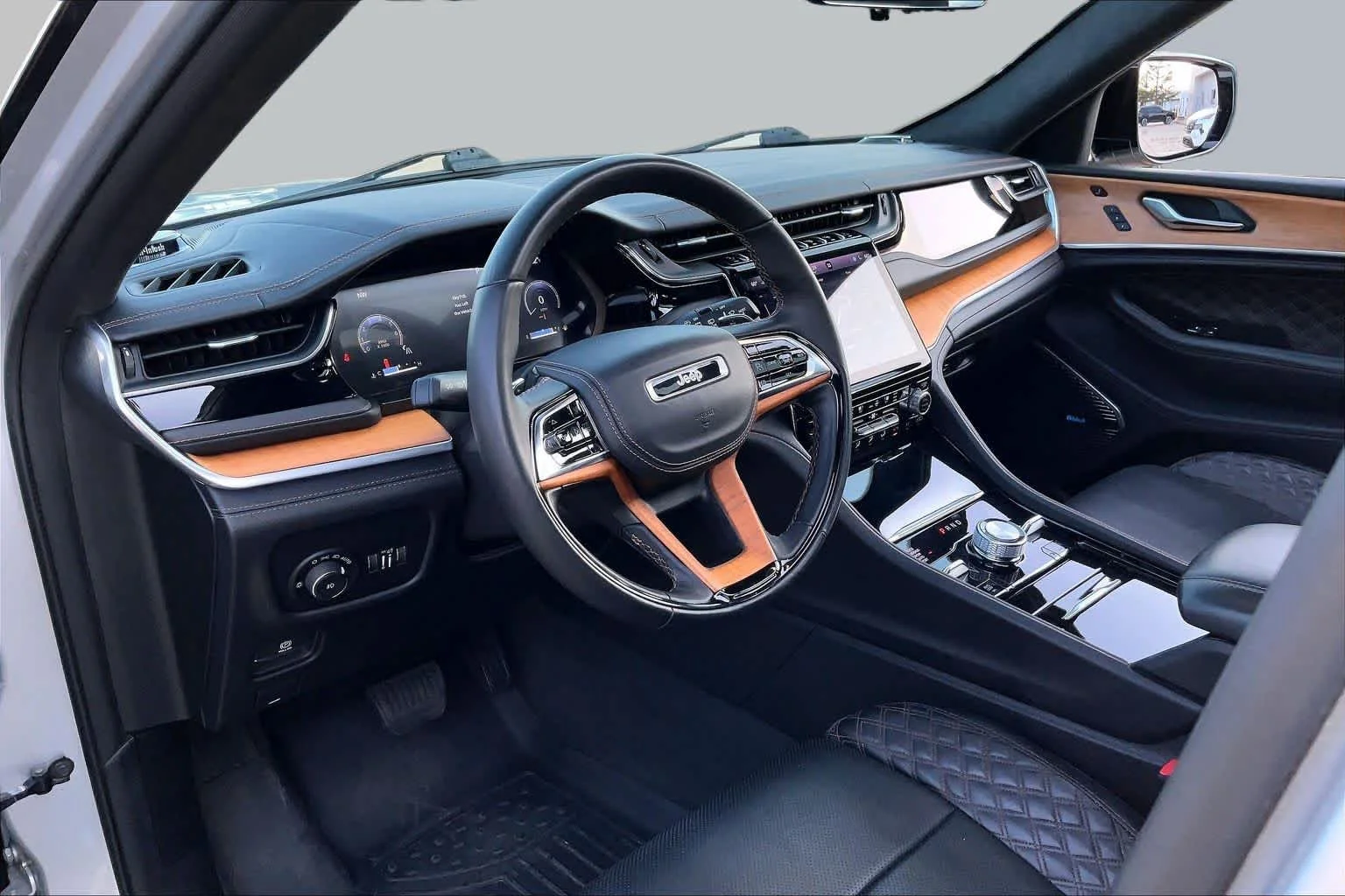 Used 2022 Silver Zynith Jeep Summit Reserve image 16