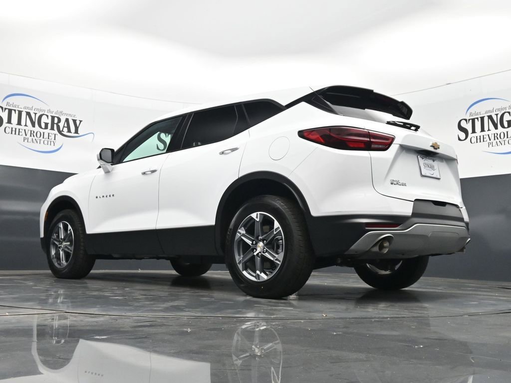 Used 2025 Summit White Chevrolet 2LT image 30