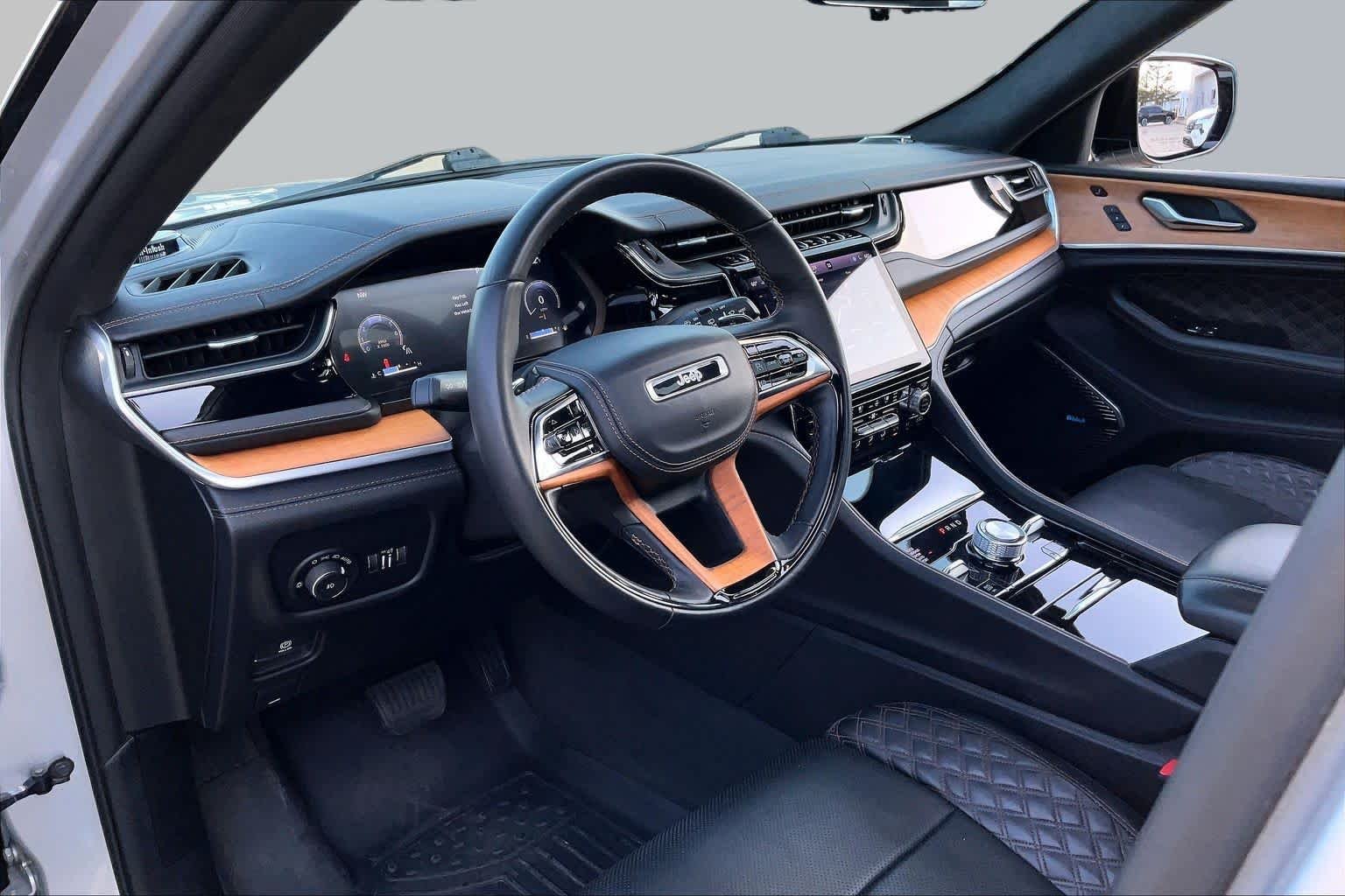 Used 2022 Silver Zynith Jeep Summit Reserve image 17