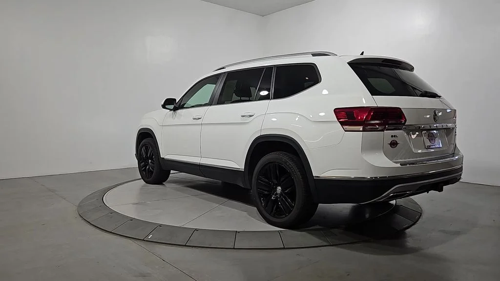 Used 2019 White Volkswagen SEL image 3