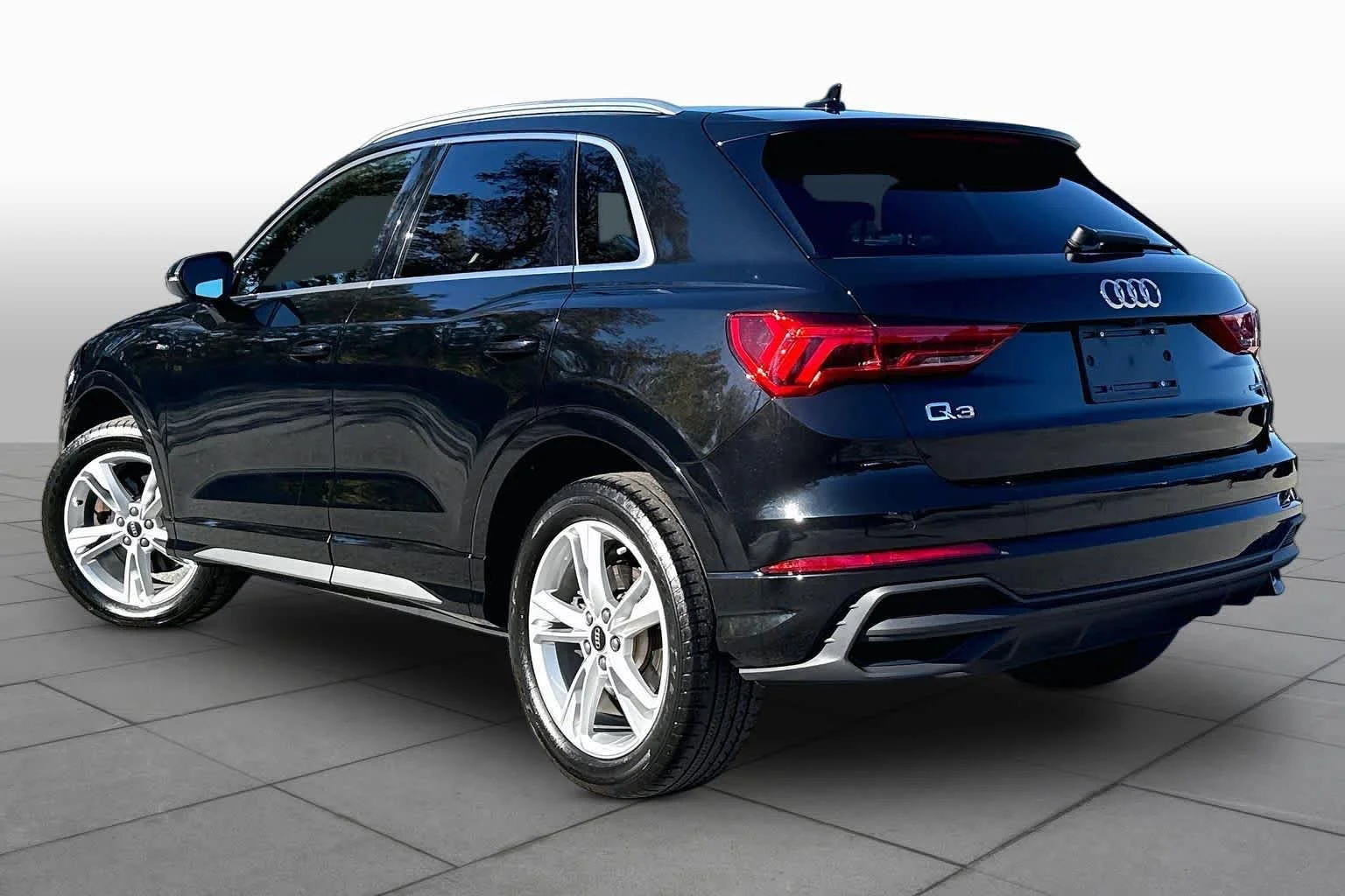 Used 2024 Mythos Black Metallic Audi S line Premium image 12