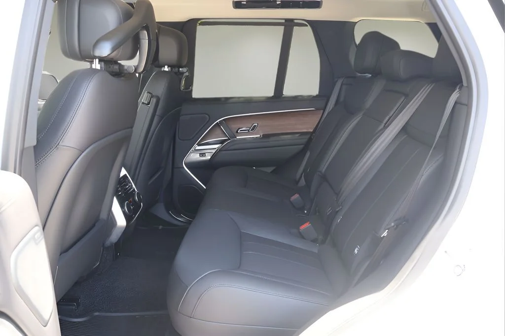 New 2026 Ostuni Pearl White Land Rover SE image 12