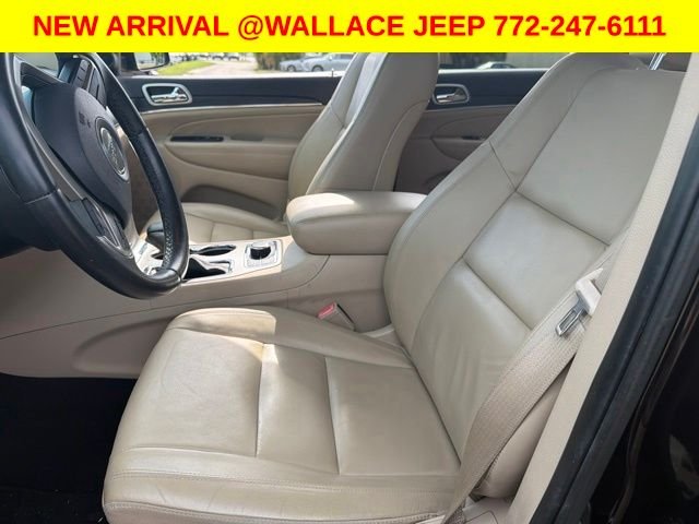 Used 2020  Jeep Limited image 7