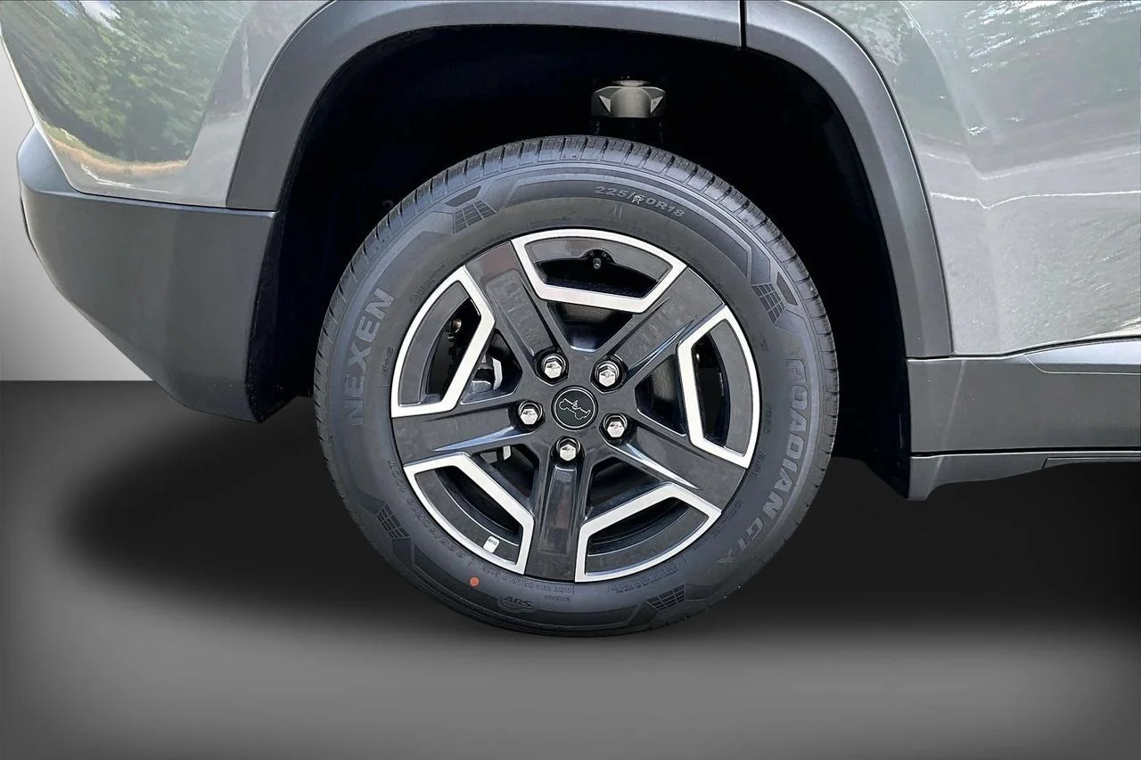 New 2026 Sting-Gray Clearcoat Jeep Laredo image 32