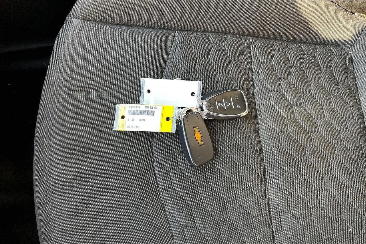 Used 2018 Blue Chevrolet LT image 32
