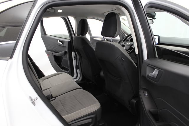 Used 2021  Ford SE image 29