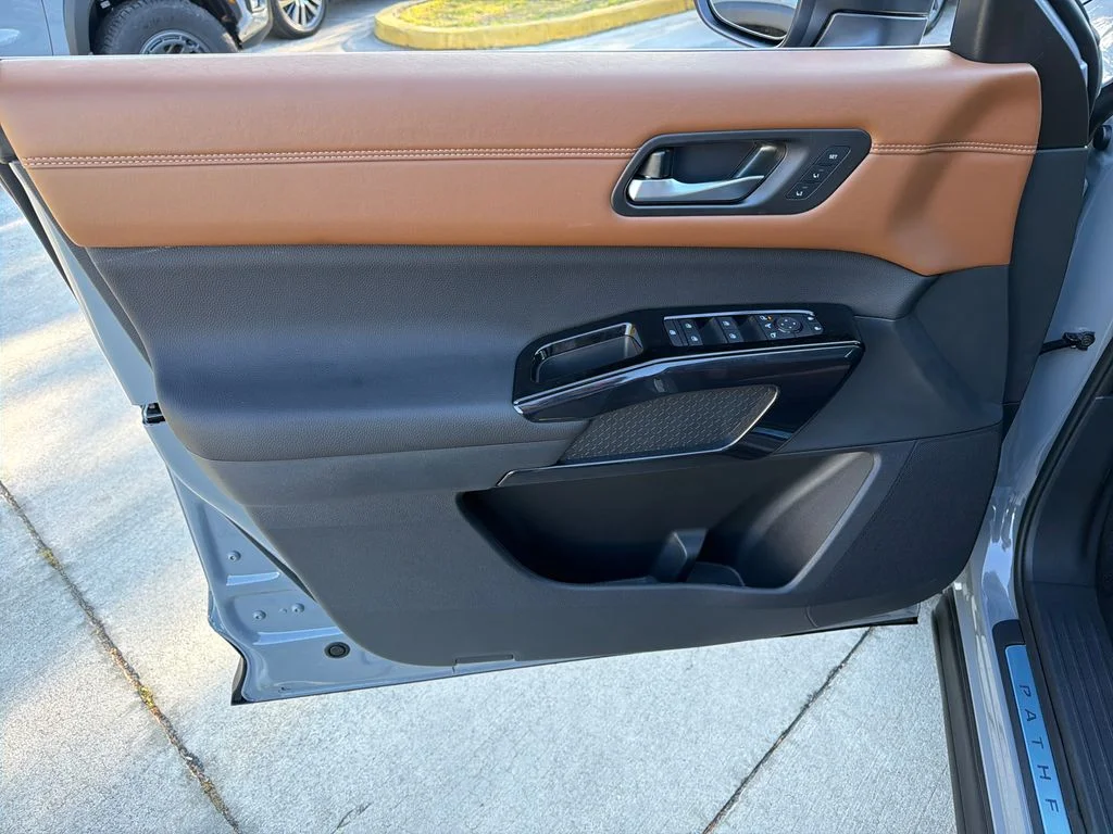 New 2026 Boulder Gray Pearl Nissan Platinum image 18