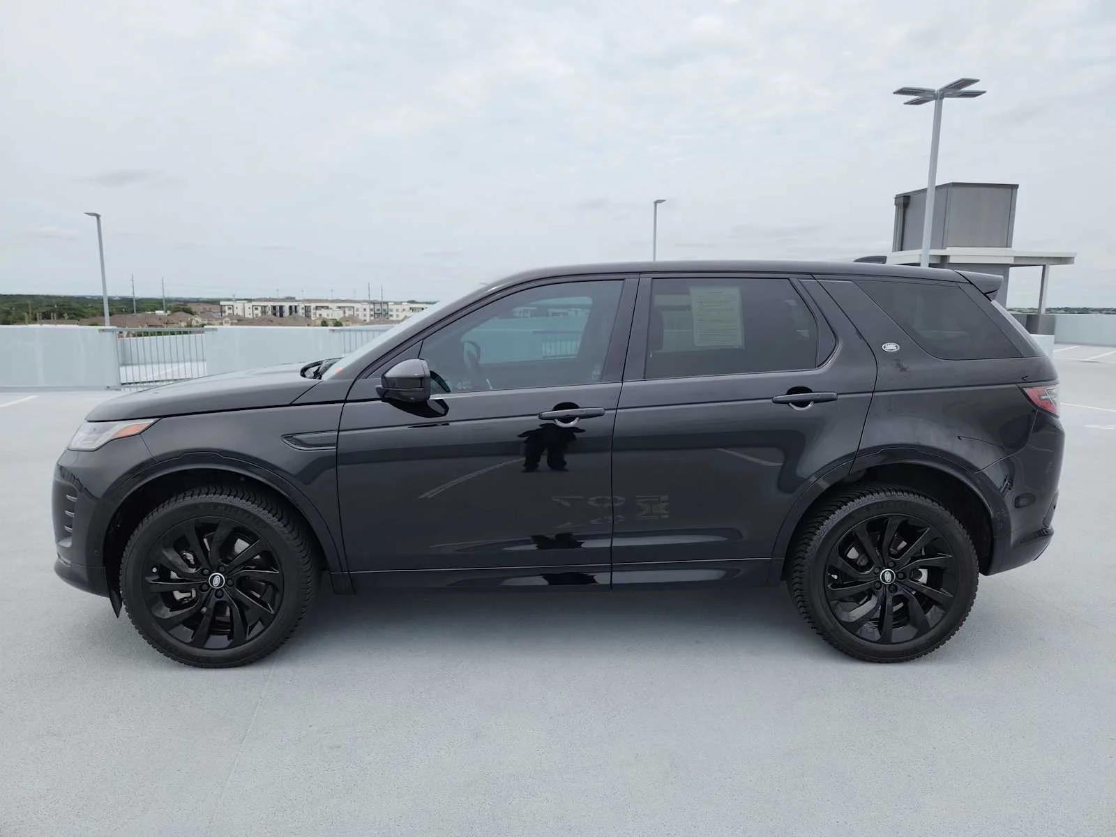 Certified Used 2024 Santorini Black Metallic Land Rover Dynamic SE image 4