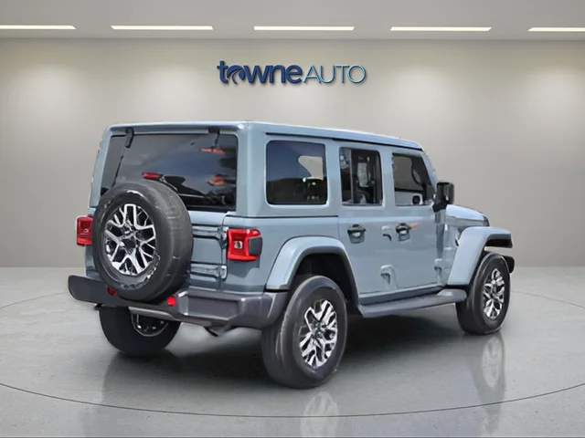 Used 2024 Gray Jeep Sahara image 7