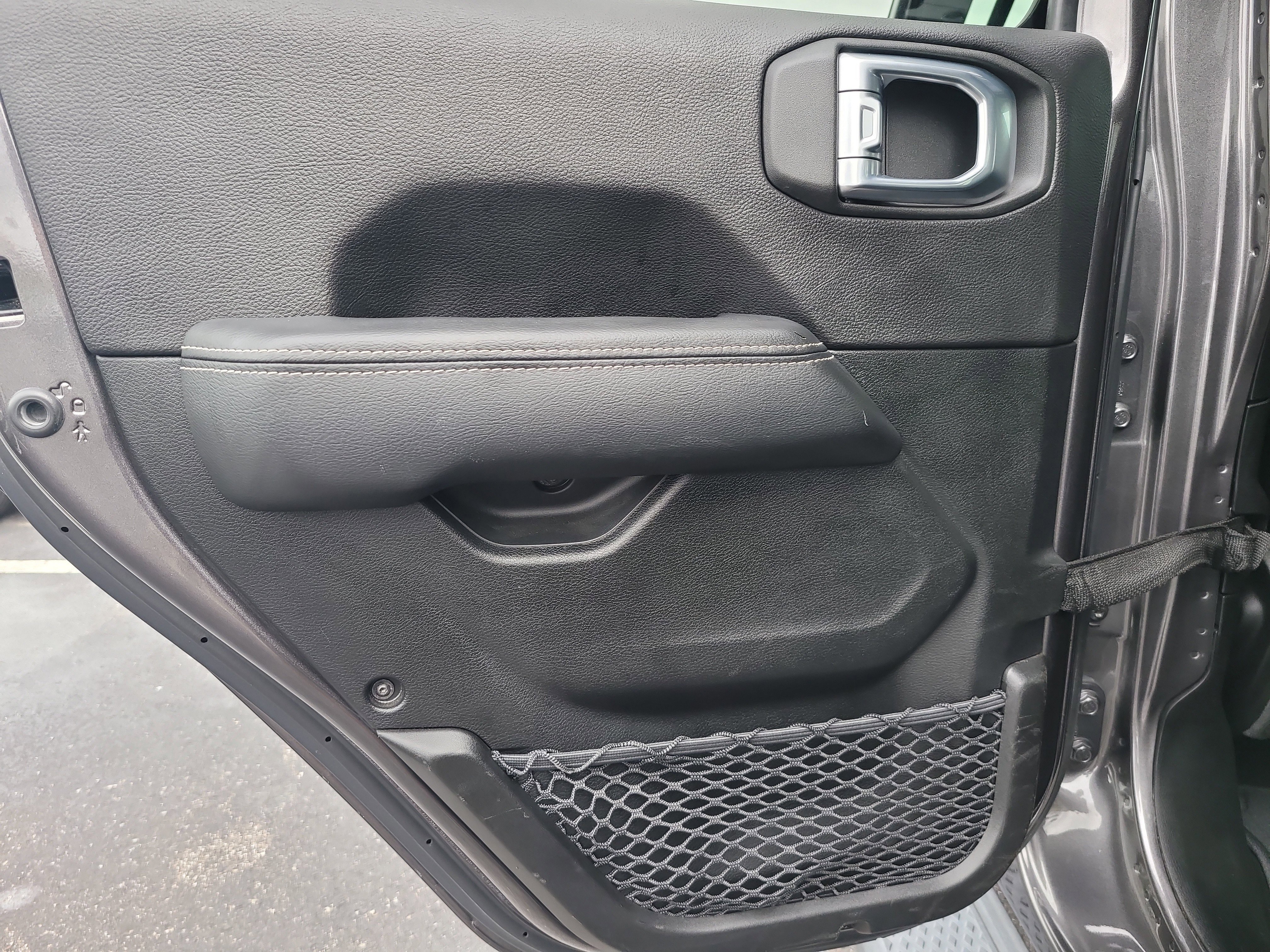 Used 2022 Granite Crystal Metallic Clearcoat Jeep Overland image 11