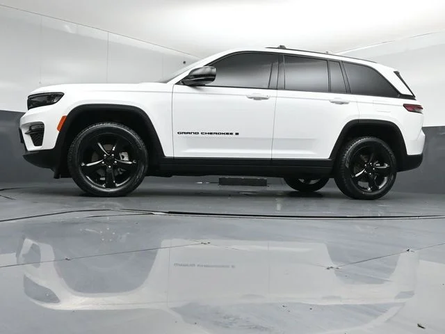 Used 2023 White Jeep Limited image 39