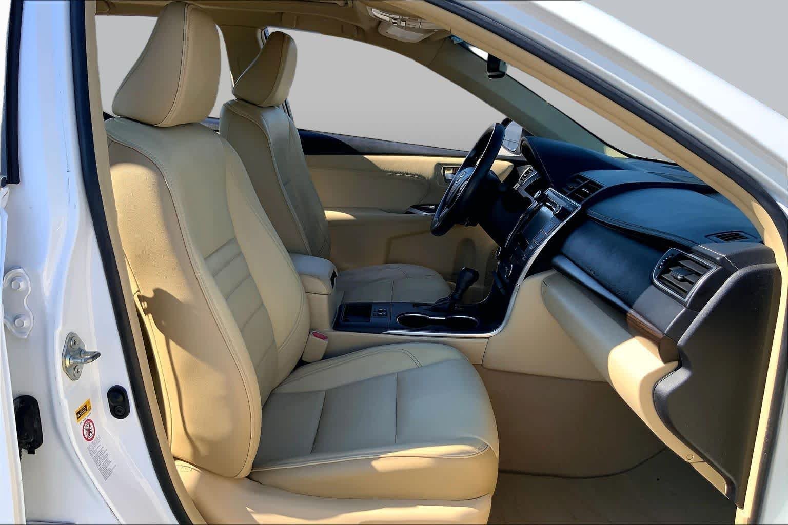 Used 2016 Super White Toyota XLE image 9