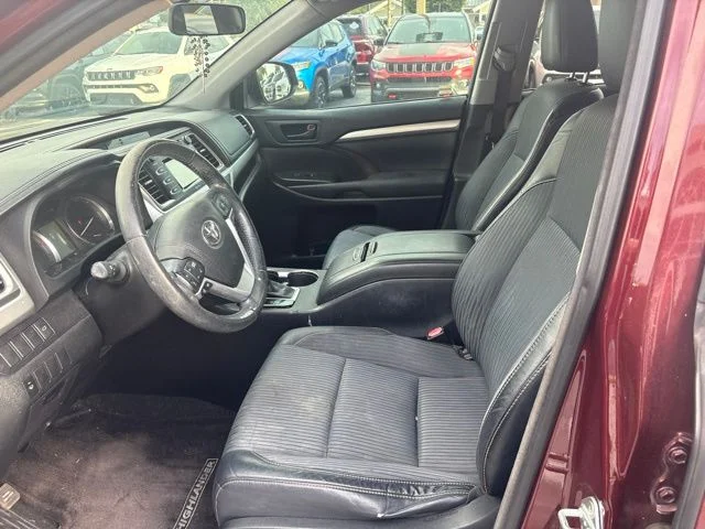 Used 2015 Red Toyota  image 8