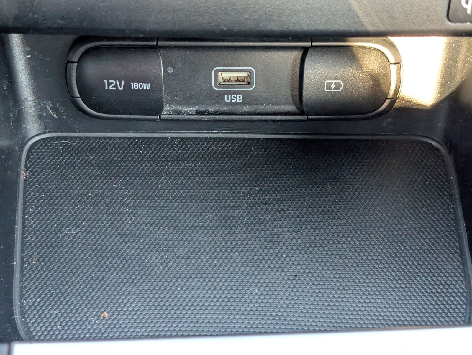 Used 2024 Snow White Pearl Kia GT-Line image 19