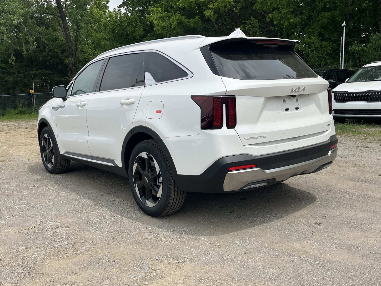 New 2026 Snow White Pearl Kia EX image 5