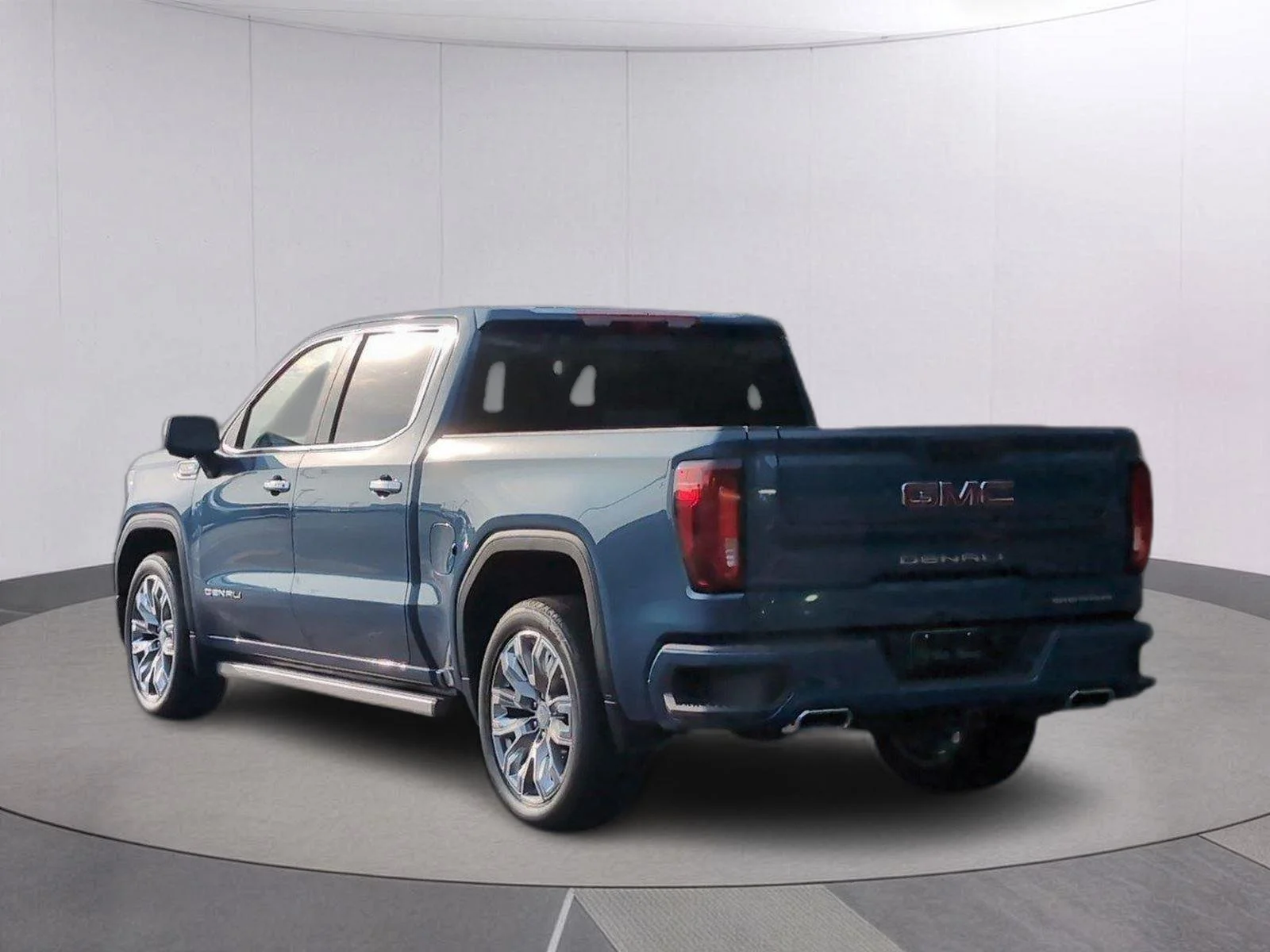 Used 2025 Downpour Metallic GMC Denali image 3